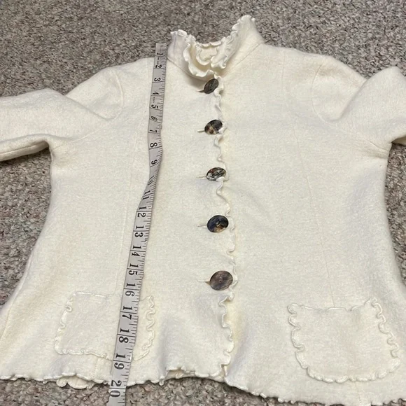 100% wool Cream Ruffled Button-Up cardigan - Picture 5 of 8